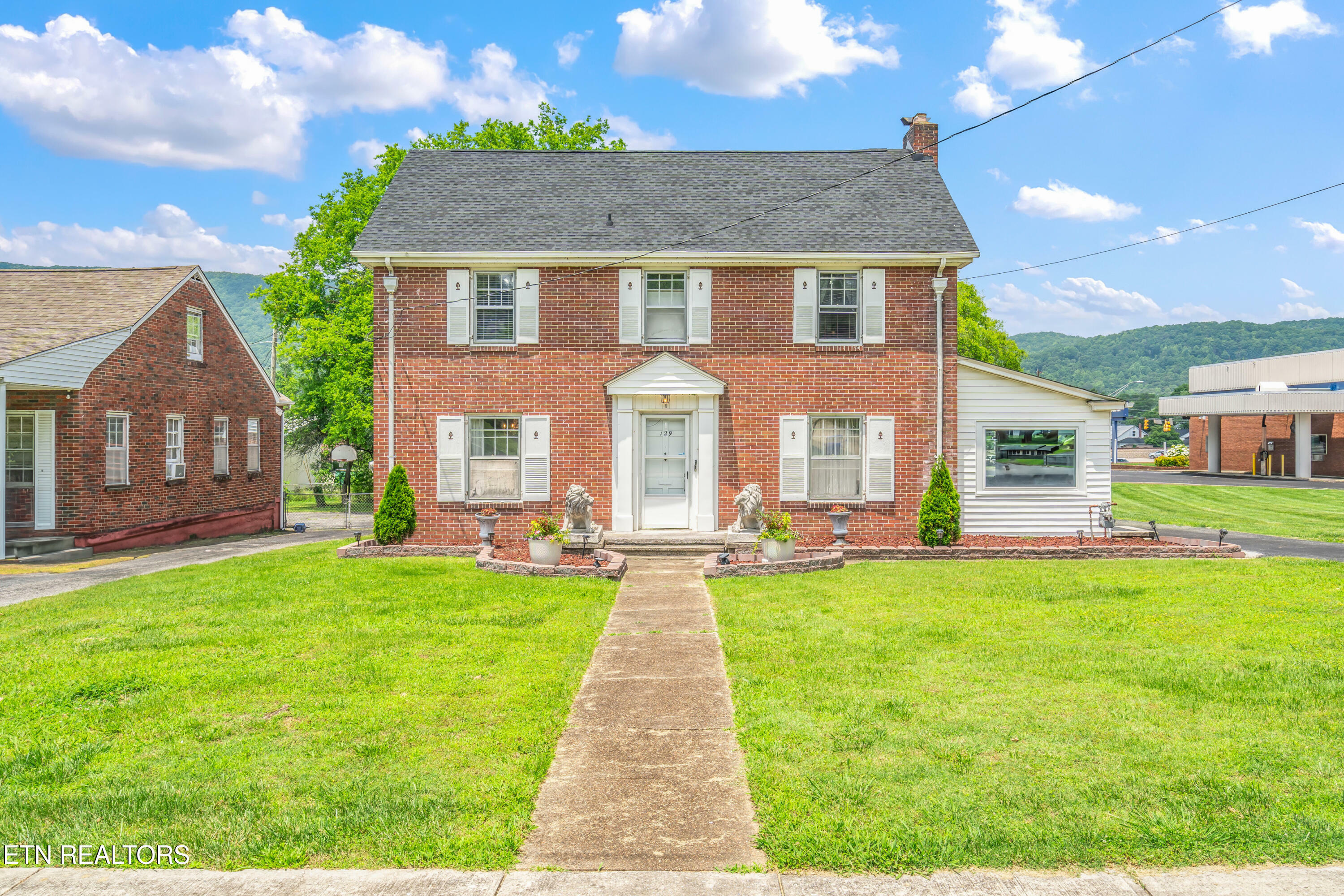 Property Photo: 129 N Kingston Ave TN 37854