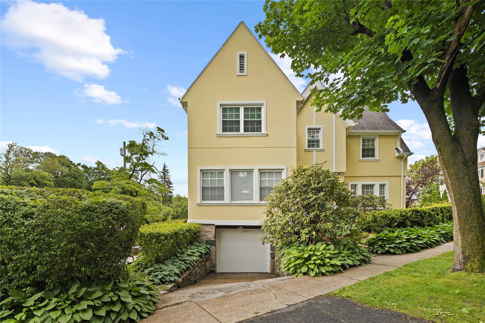 Property Photo: 52 Esplanade NY 10553
