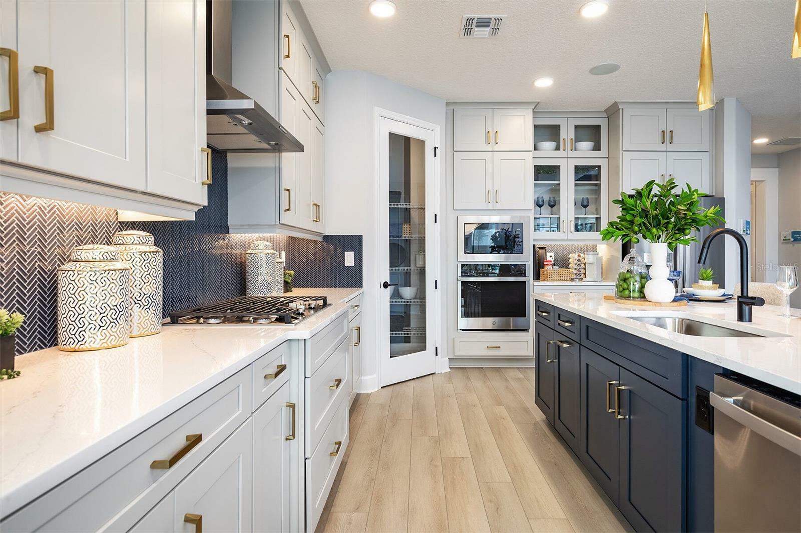 Property Photo: 842 Creeping Fig Street FL 32703