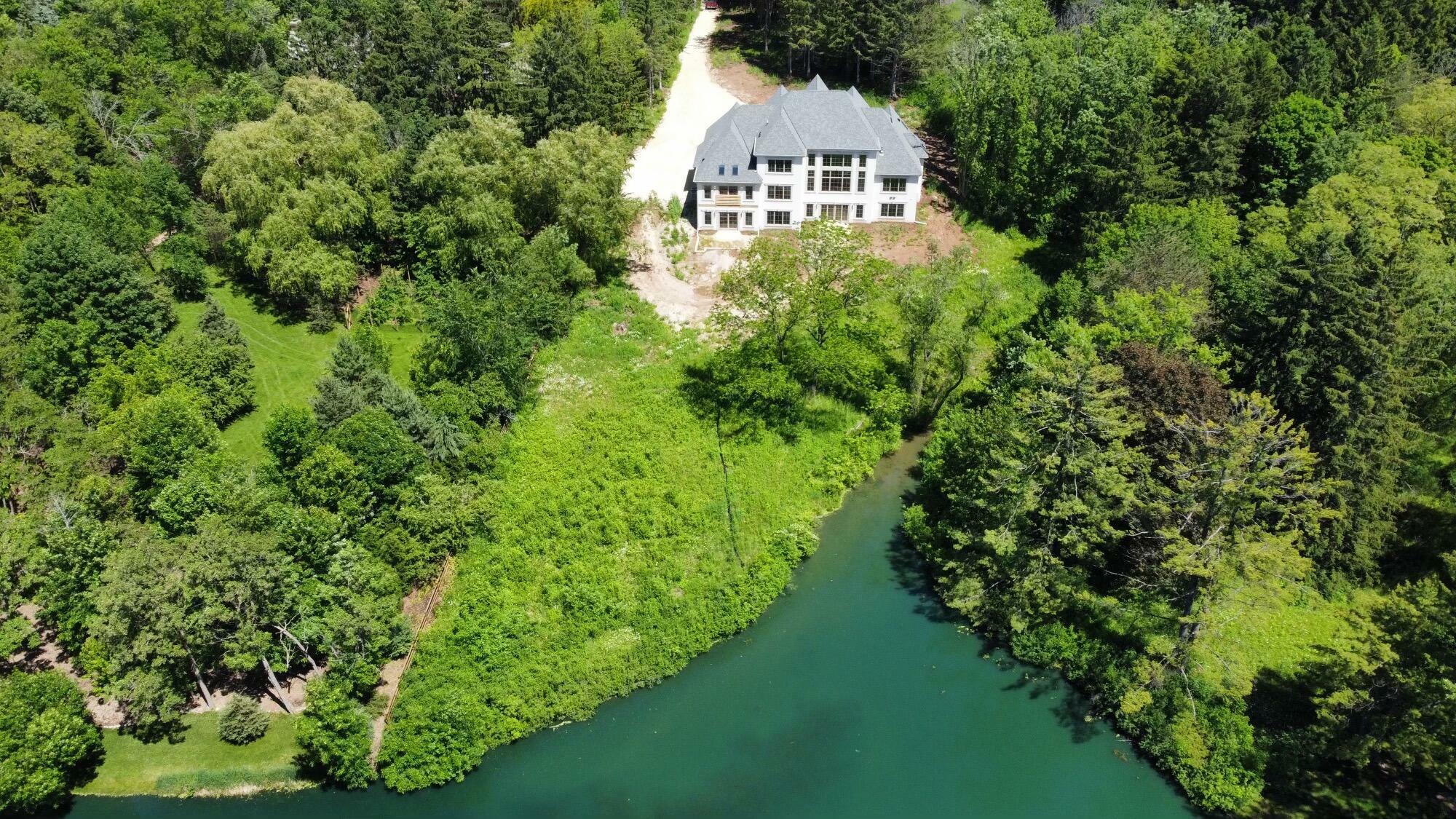 Property Photo:  10031 N Range Line Rd  WI 53092 