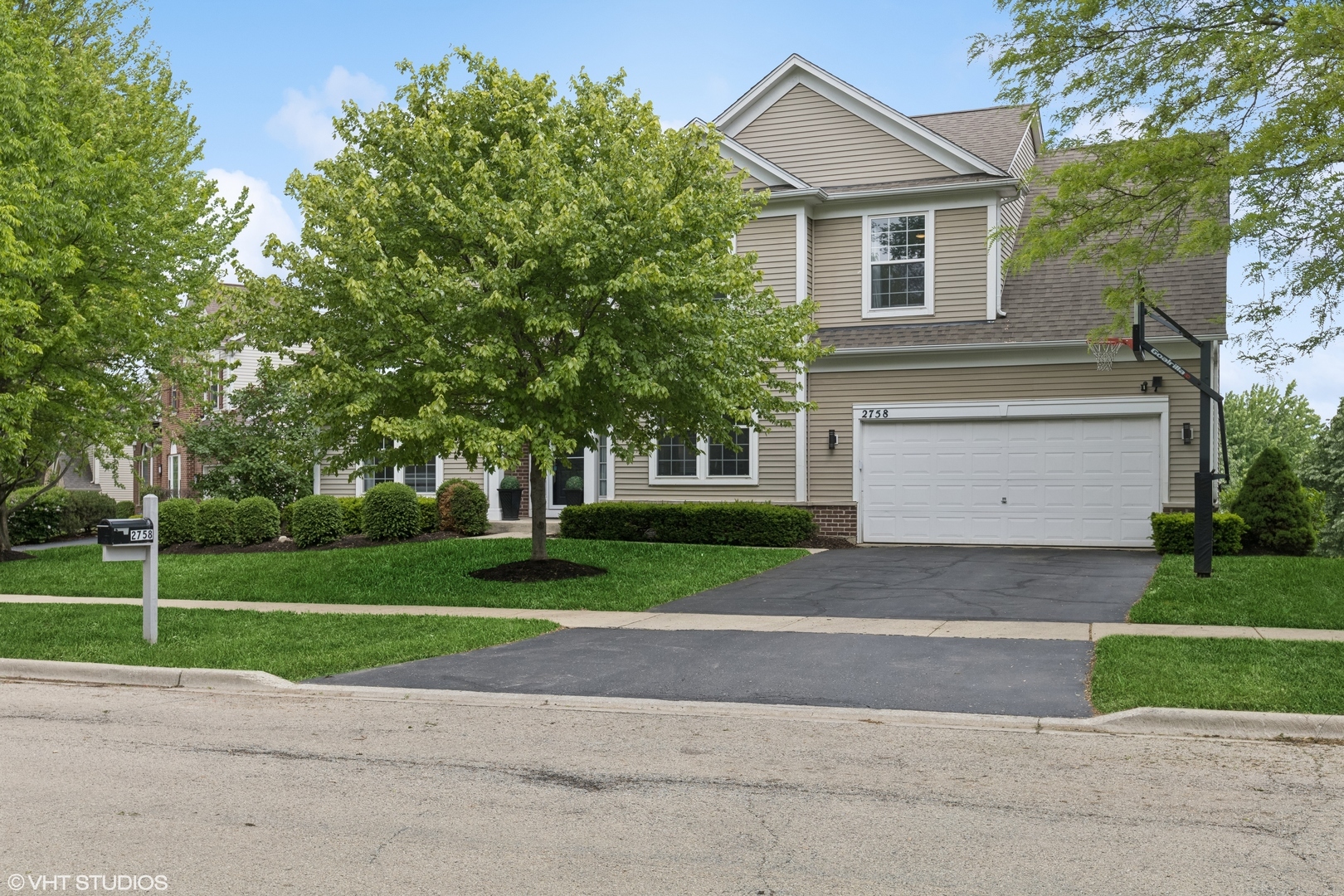 Property Photo: 2758 Palm Springs Lane IL 60502
