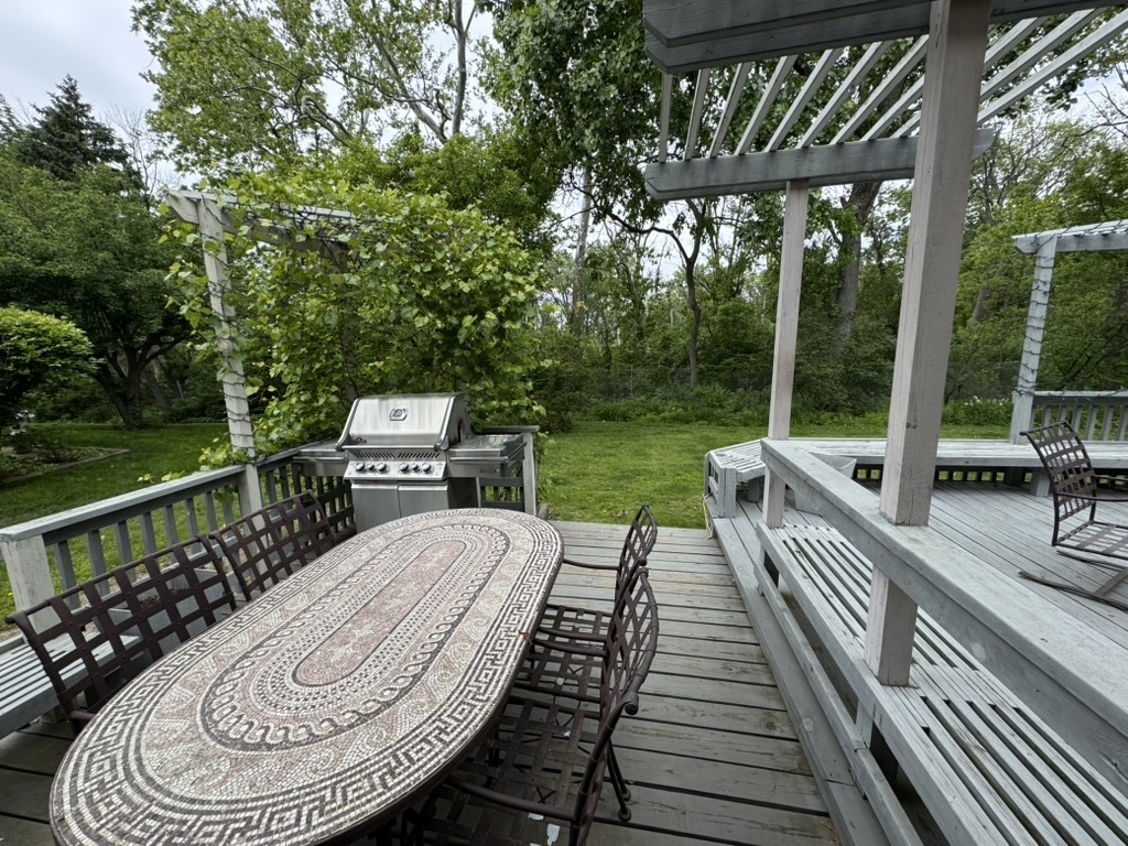 Property Photo: 825 Biltmore Court IL 60563