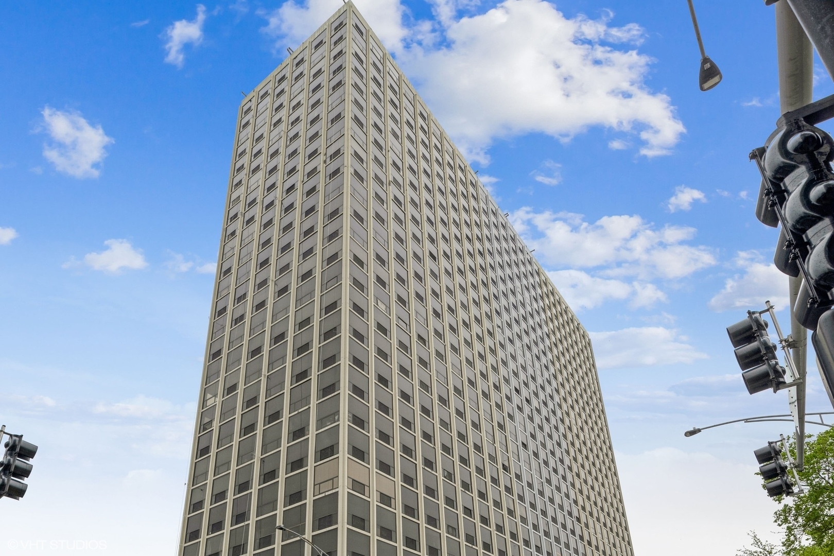 Property Photo: 4343 N Clarendon Avenue 2118 IL 60613