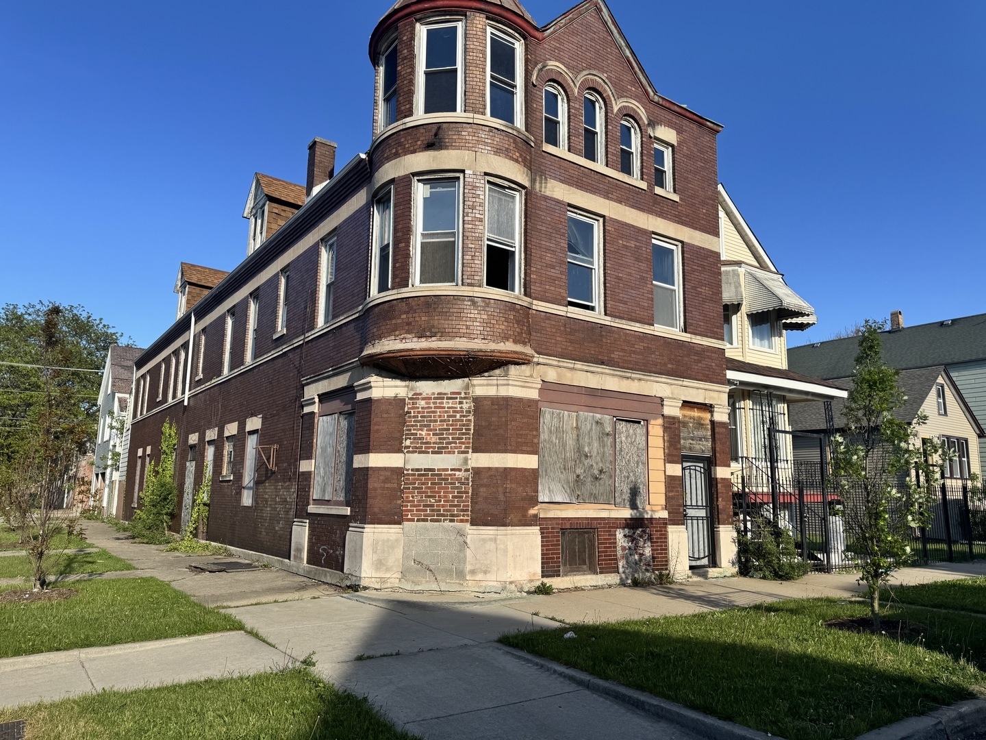 Property Photo: 8401 S Brandon Avenue IL 60617