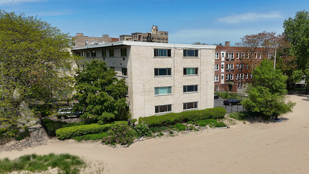 Property Photo: 1050 W Columbia Avenue 3H IL 60626
