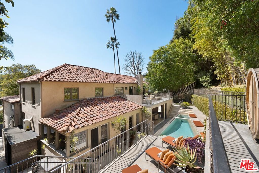 Property Photo:  3300 N Knoll Drive  CA 90068 