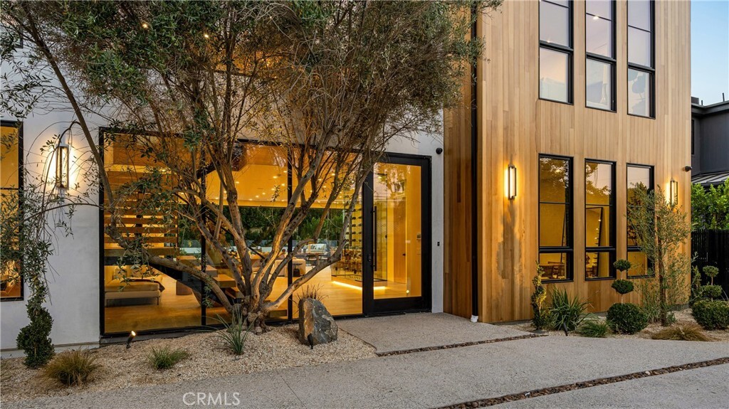 Property Photo: 5461 Bothwell Road CA 91356