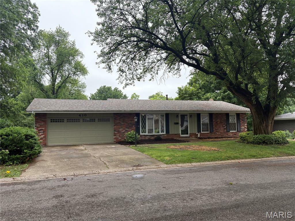 Property Photo: 410 Willowbrook Lane IL 62234
