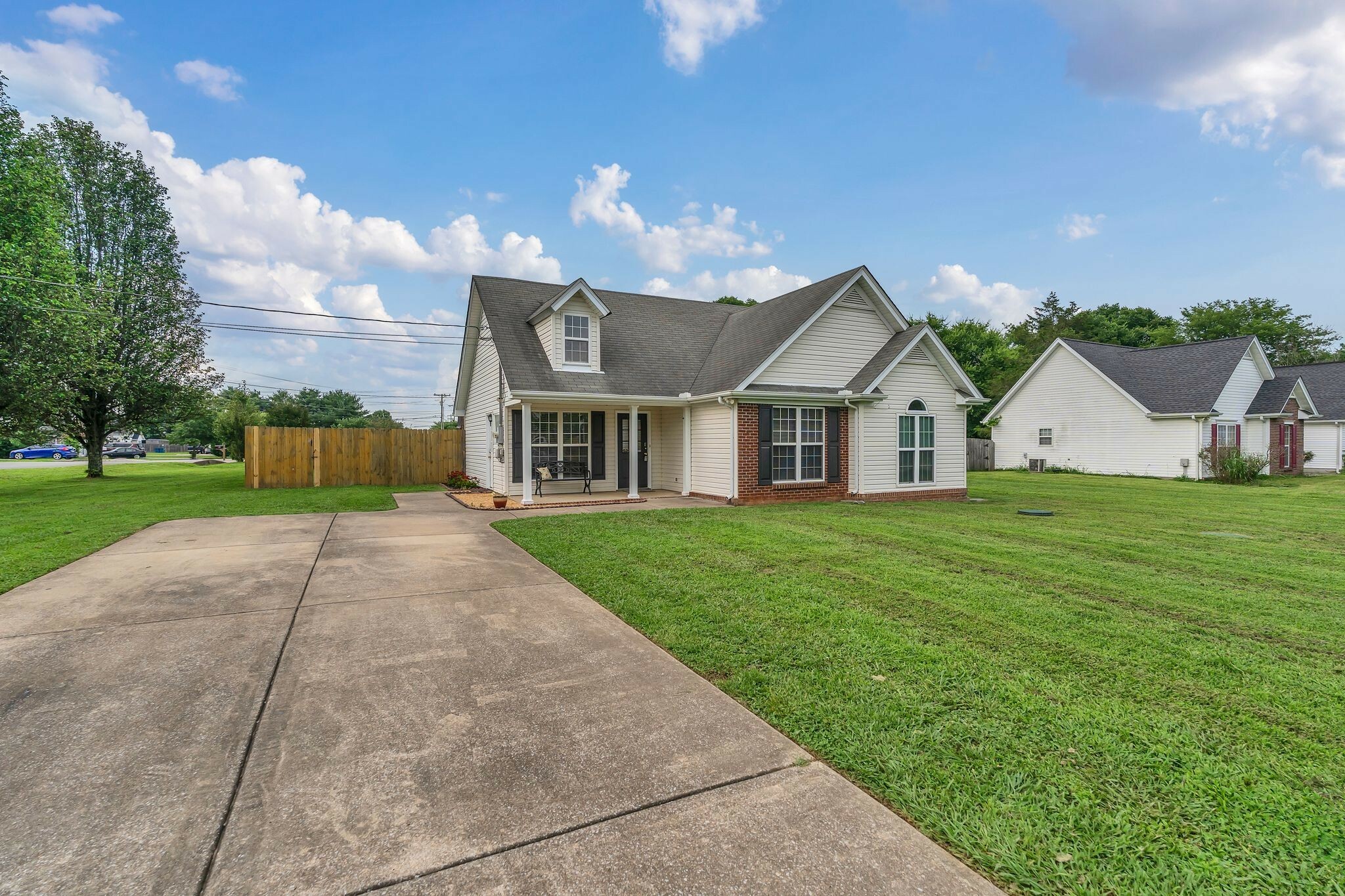 Property Photo: 1003 Herron St TN 37130