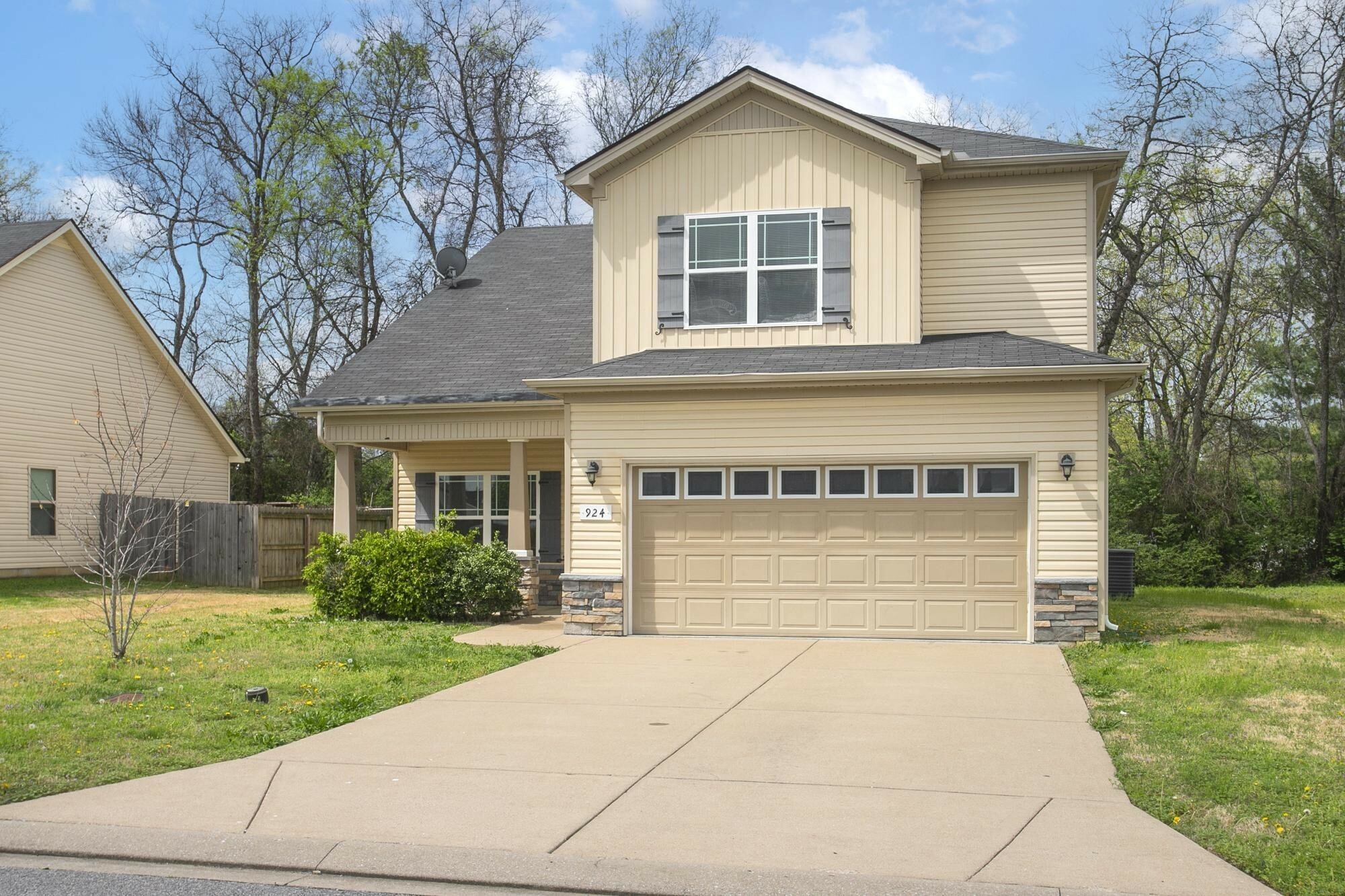 Property Photo: 924 Caveat Cir TN 37167