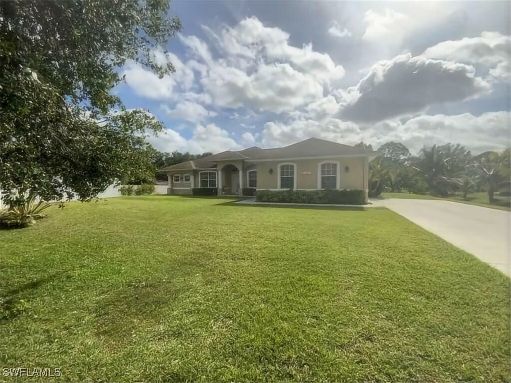 Property Photo: 1108 Lee Avenue FL 33972