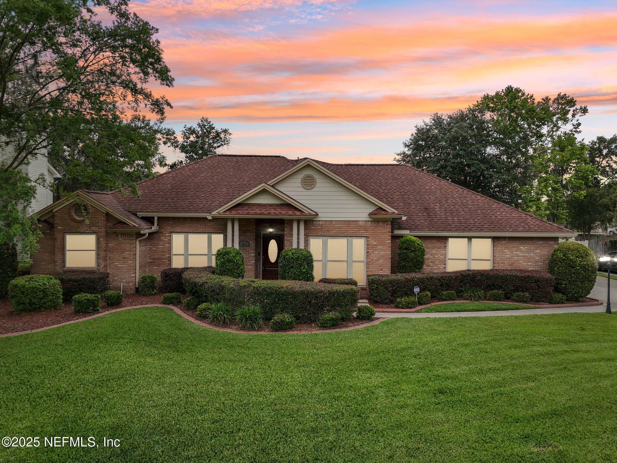 Property Photo: 1816 Lakedge Drive FL 32068