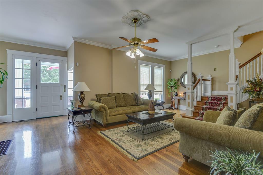 Property Photo: 520 N College Street TX 75165