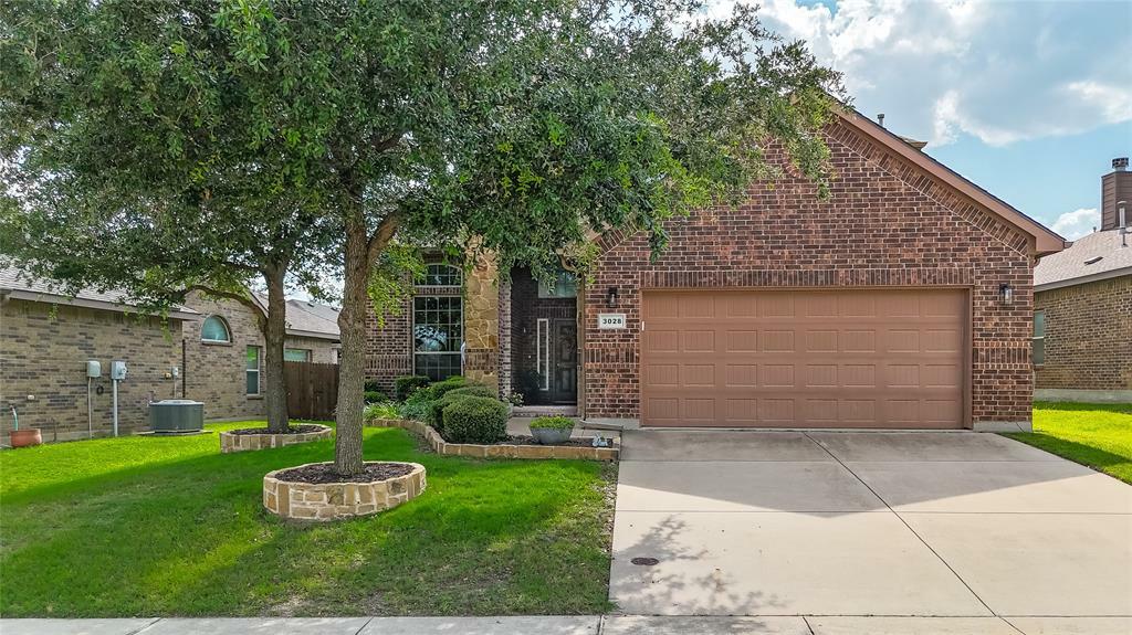Property Photo: 3028 Maple Creek Drive TX 76177