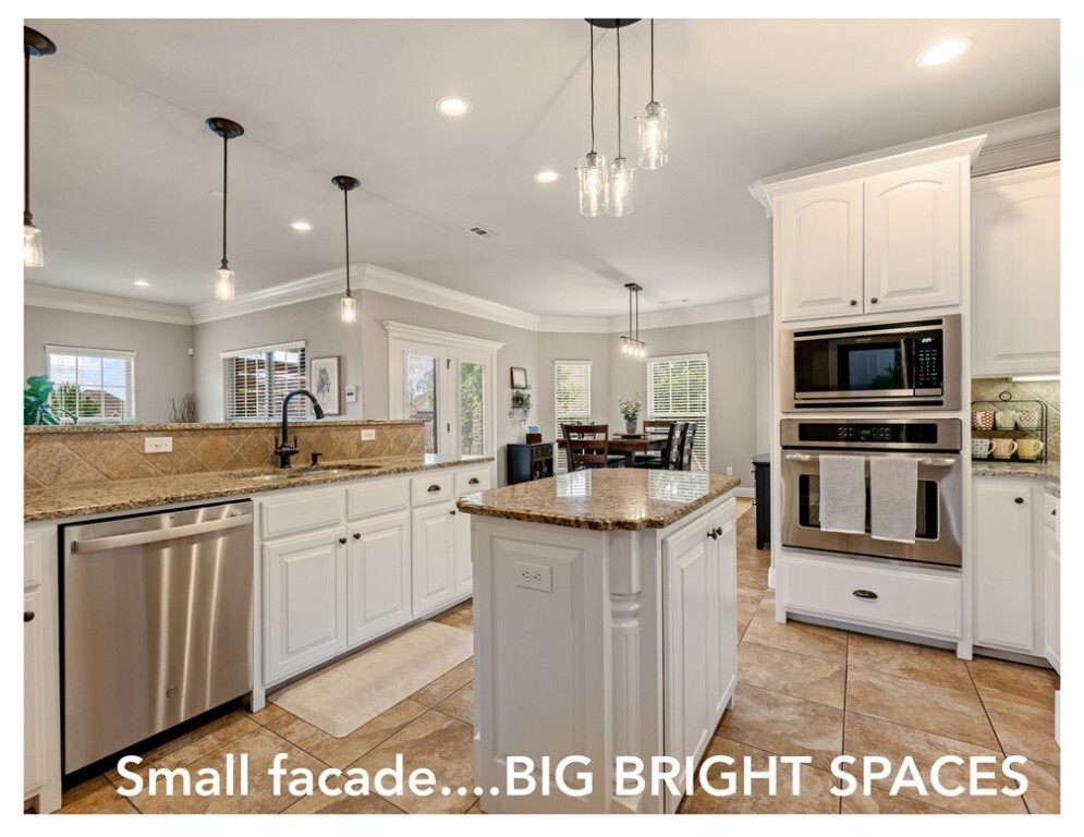 Property Photo:  2314 S Mont Blanc Avenue  AR 72758 