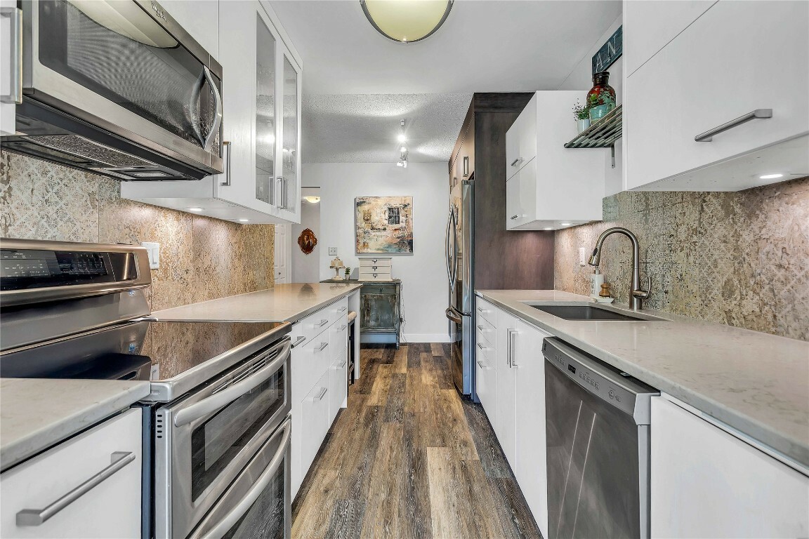Property Photo: 1056 Bernard Avenue 216 BC V1Y 8L7