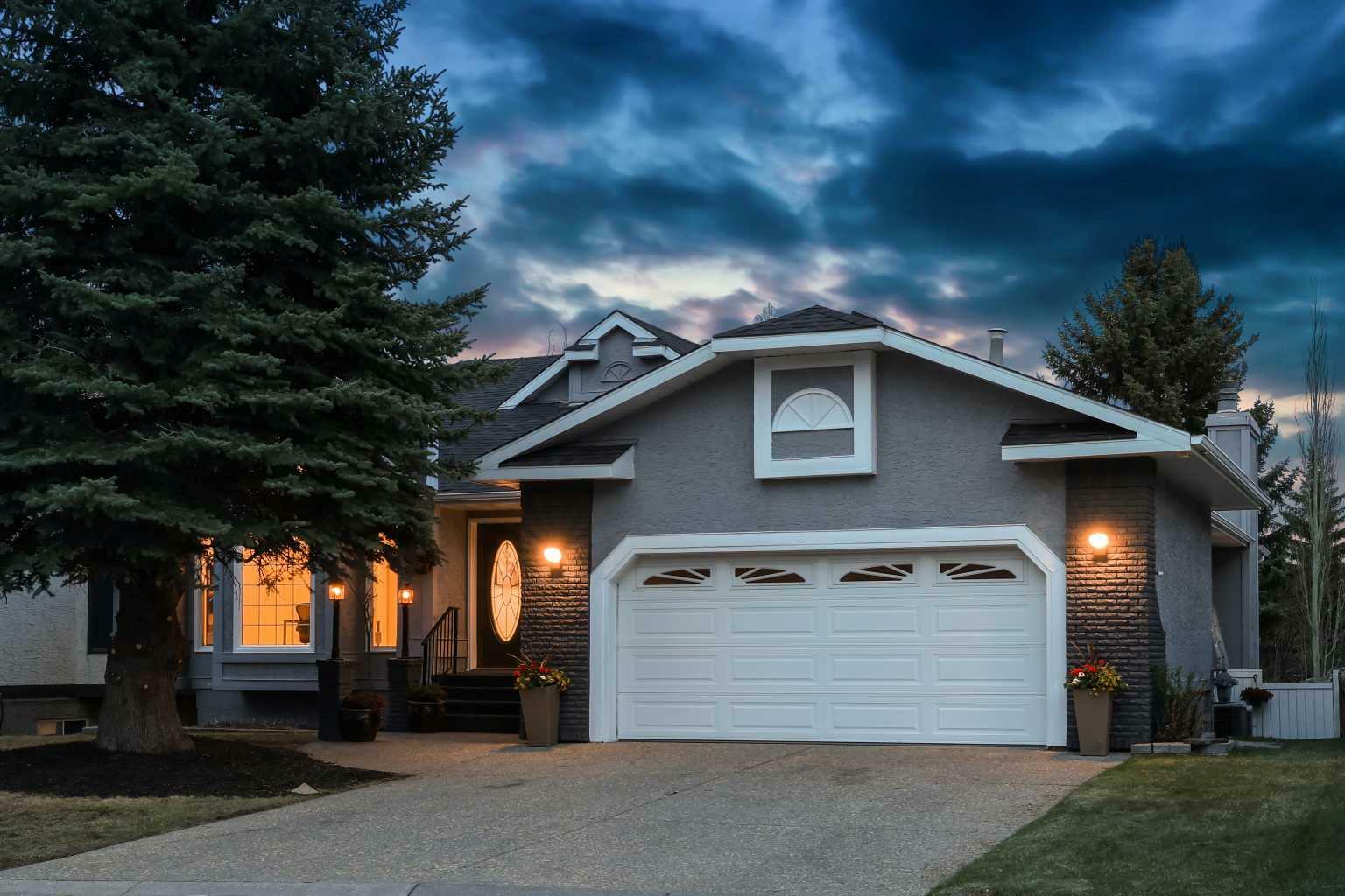 Property Photo: 31 Scenic Park Crescent NW AB T3L 1R7