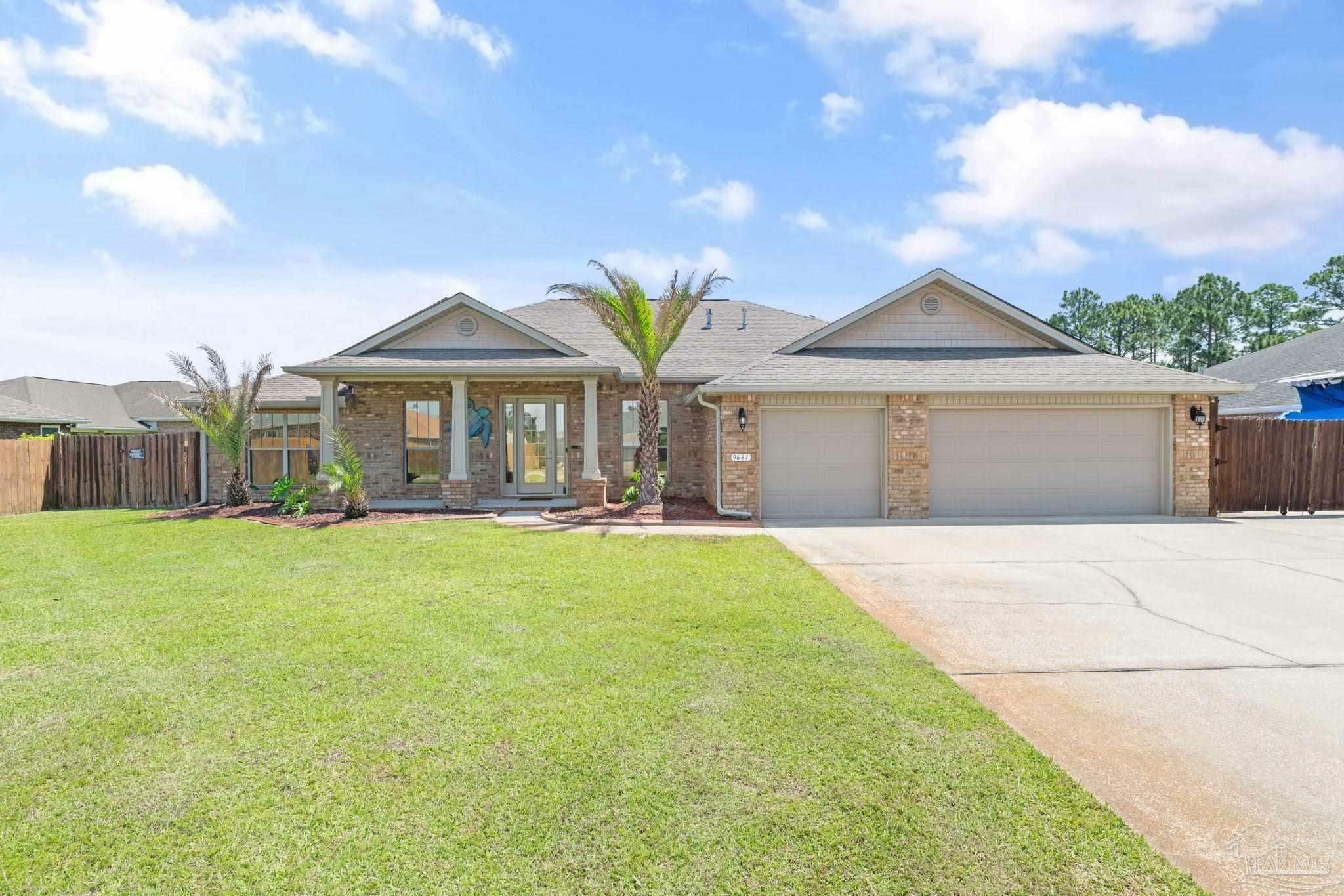 Property Photo: 9681 Meadow Wood Ln FL 32566