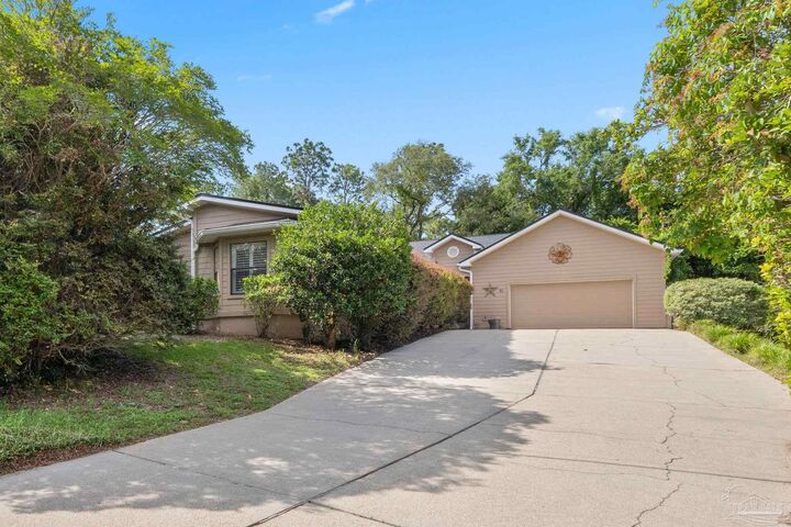 Property Photo:  12 Hillcrest Dr  FL 32579 