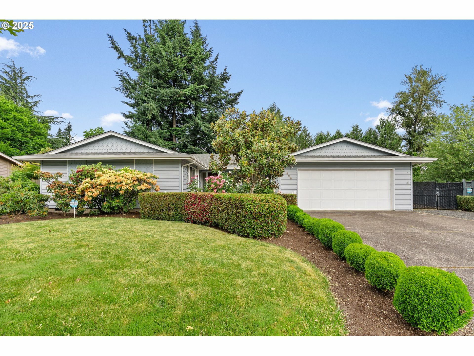 Property Photo: 420 Mar Loop OR 97401