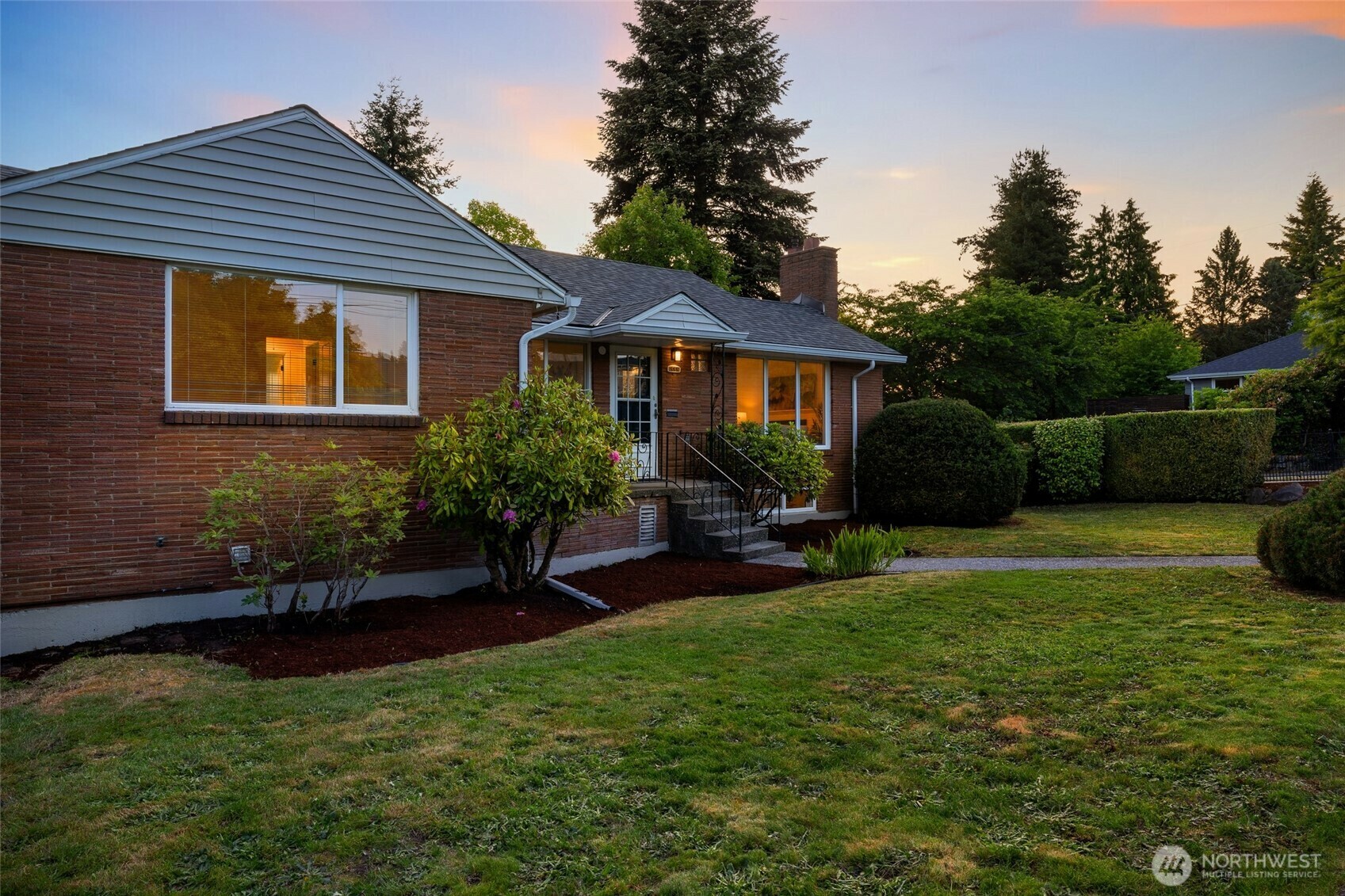 Property Photo:  6559  43rd Avenue NE  WA 98115 