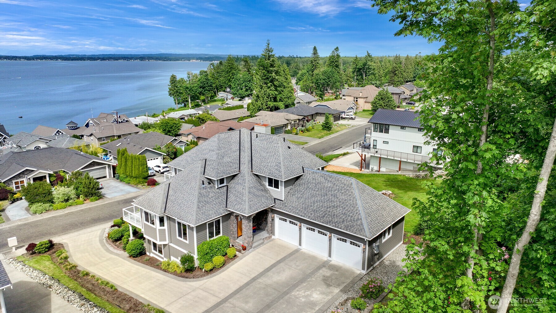 5565  Whitehorn Way  Blaine WA 98230 photo