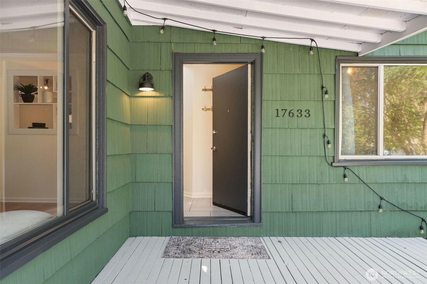 Property Photo: 17633 10th Avenue NE WA 98155
