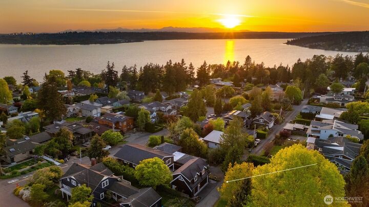 Property Photo: 506 13th Avenue W WA 98033