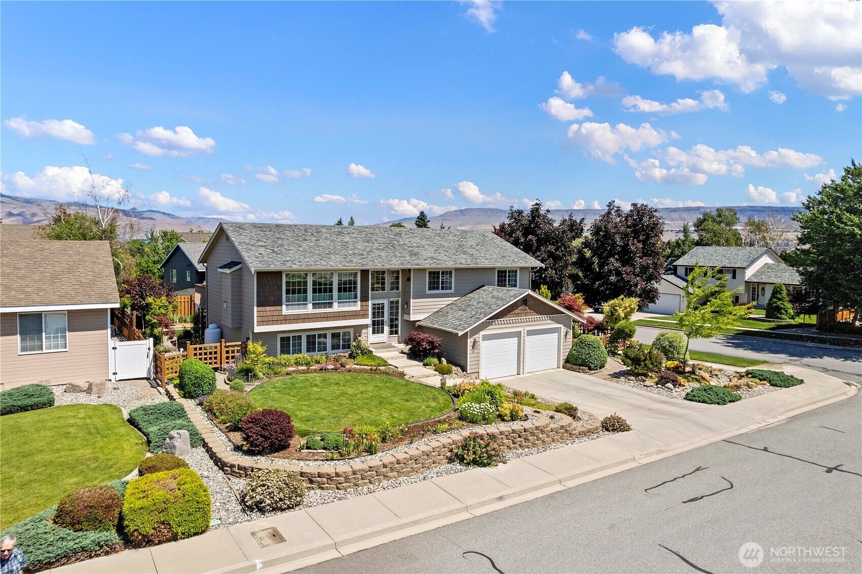 Property Photo: 1600 Brandi Court WA 98801