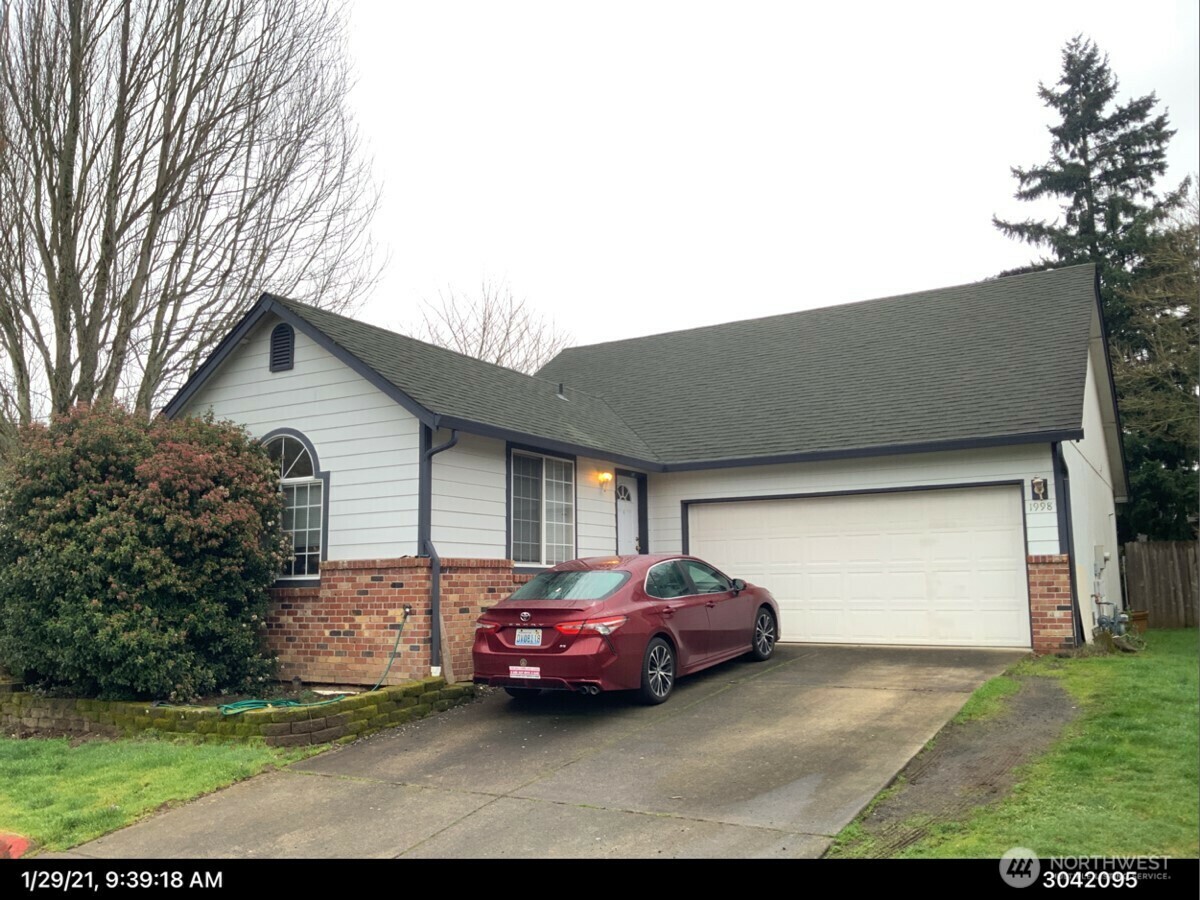 Property Photo: 1998 Meadowood Loop WA 98674