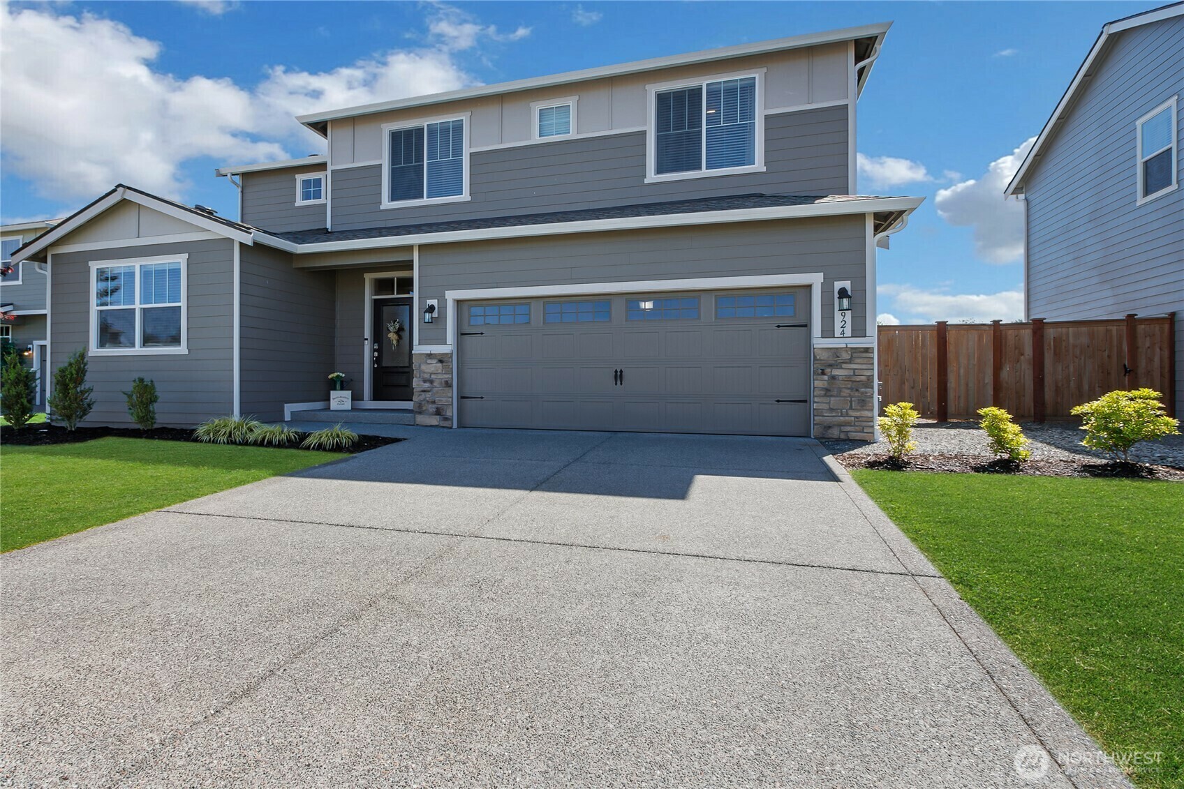 Property Photo: 924 Livernash Street WA 98321