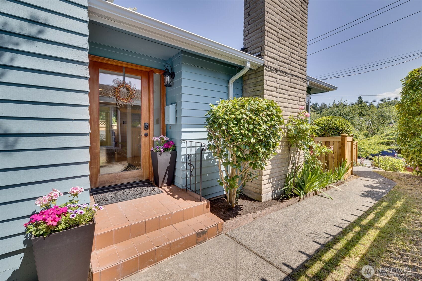 Property Photo: 3435 34 Avenue W WA 98199