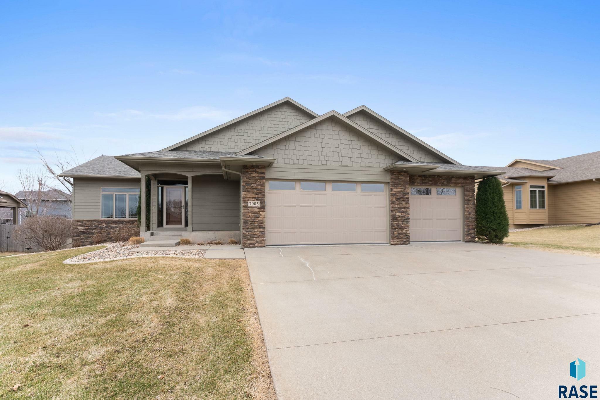 Property Photo: 7005 E Archstone St SD 57110