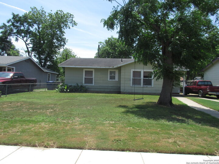 Property Photo: 166 Hartford TX 78223