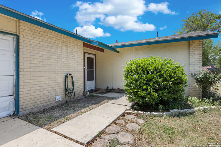 Property Photo:  1019 Cloverbrook  TX 78245 