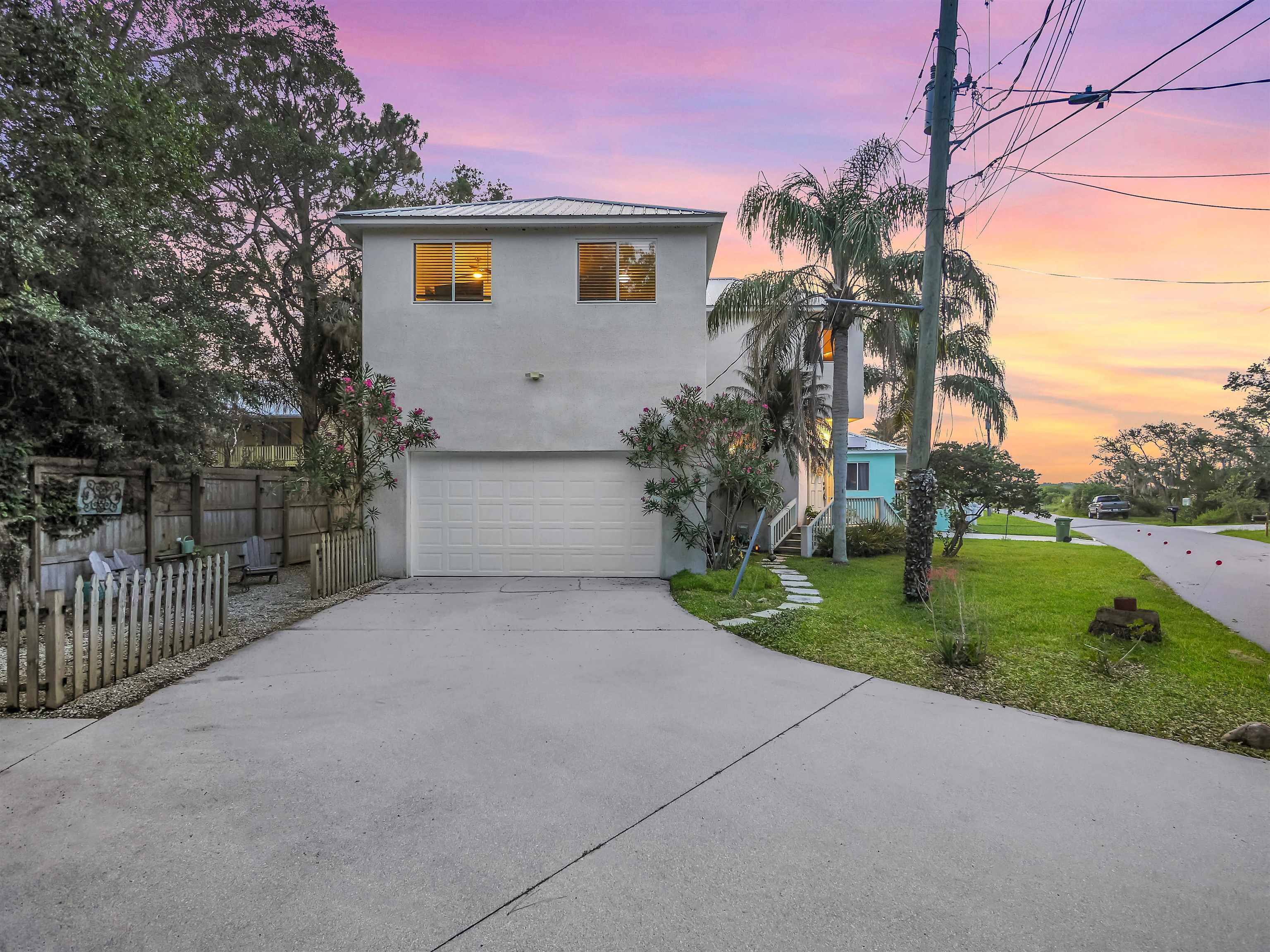 Property Photo: 10 Seminole Dr FL 32084