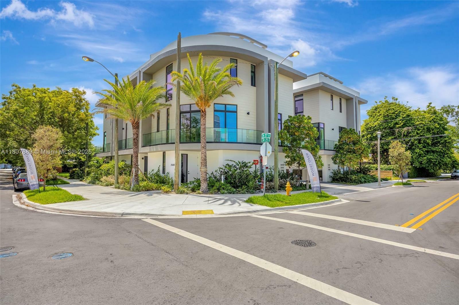 Property Photo: 2692 SW 25th Ave FL 33133