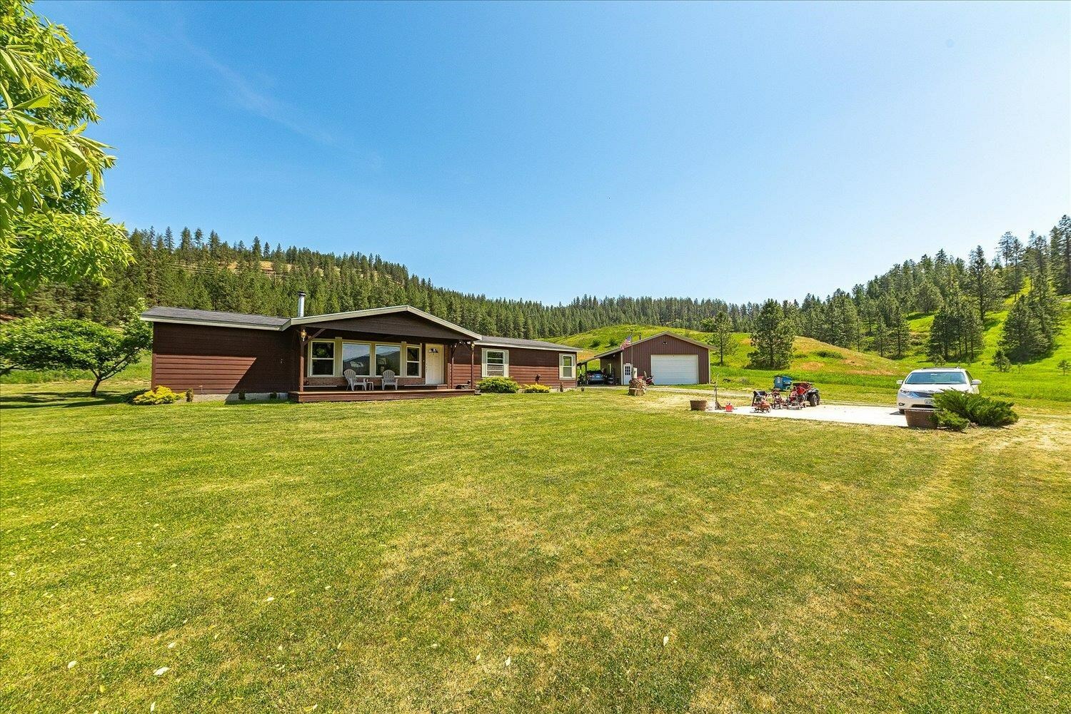 Property Photo: 1643 Highway 395 S WA 99109