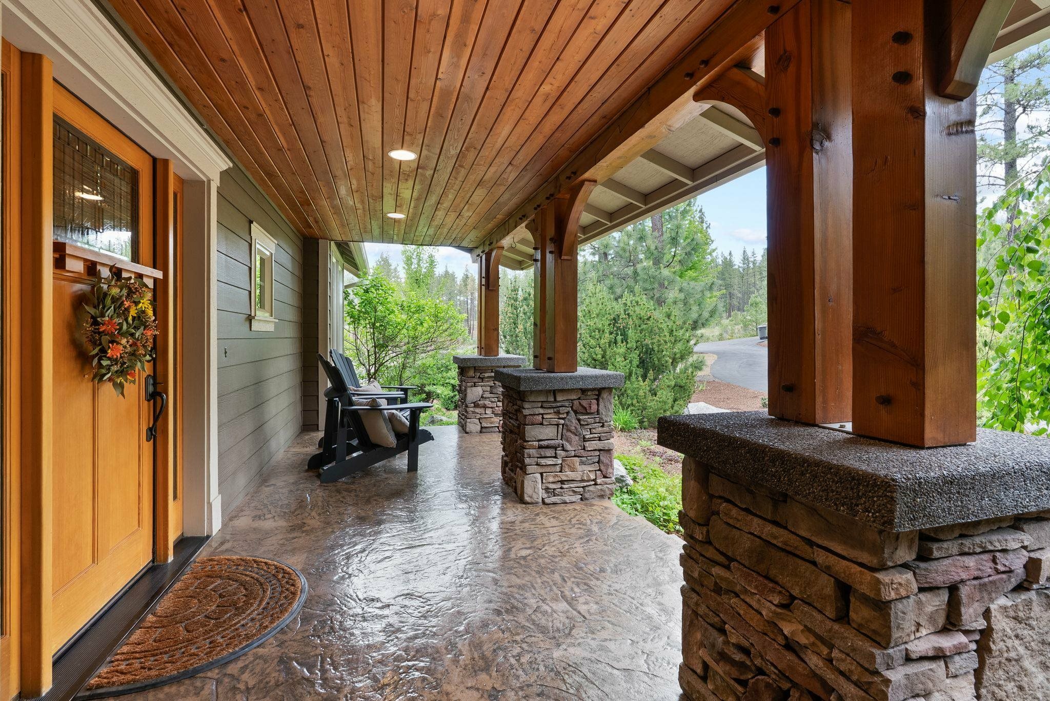 Property Photo: 1122 E Hangman Ln WA 99224
