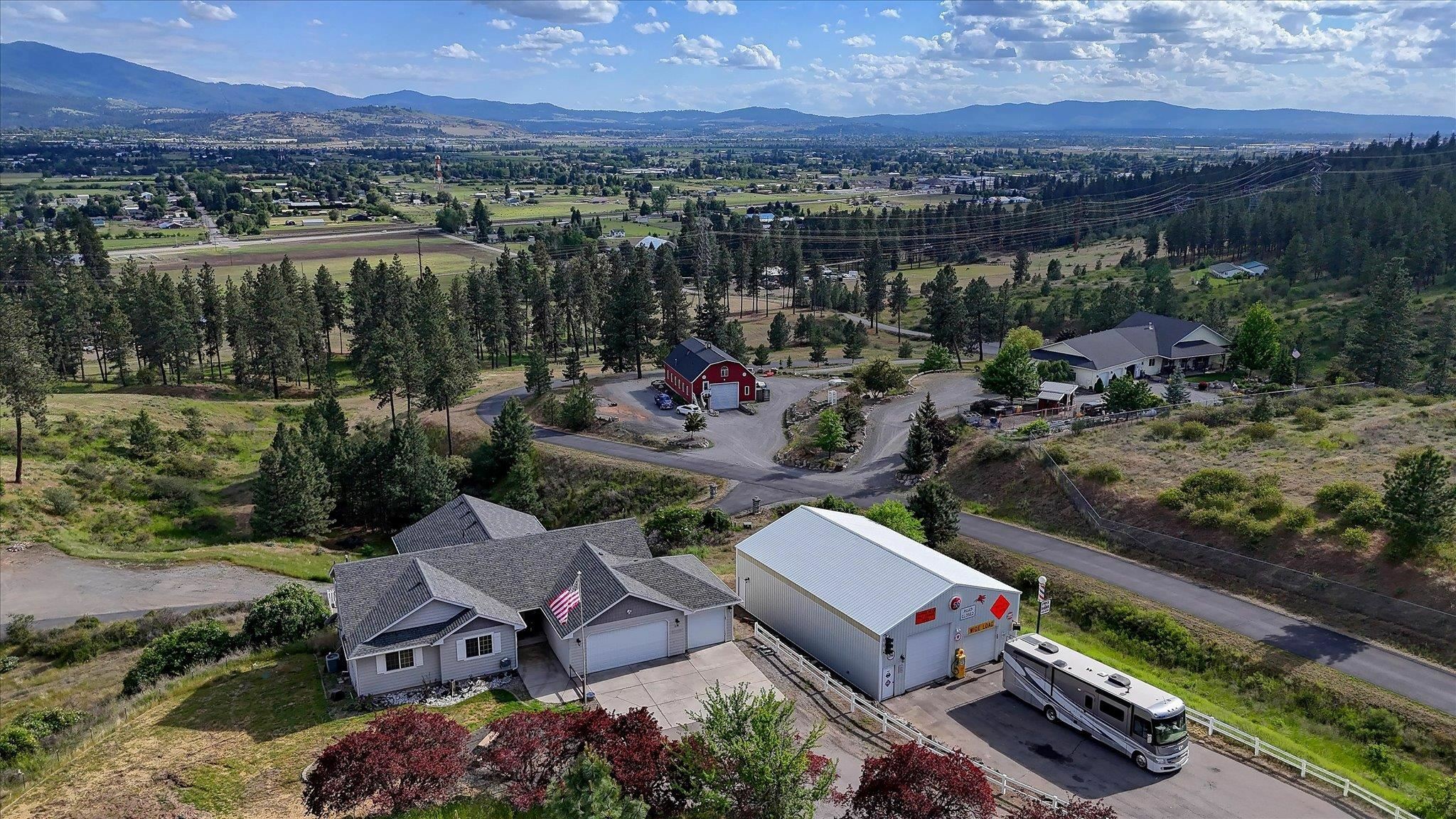 Property Photo: 6930 N Lynden Ln WA 99027