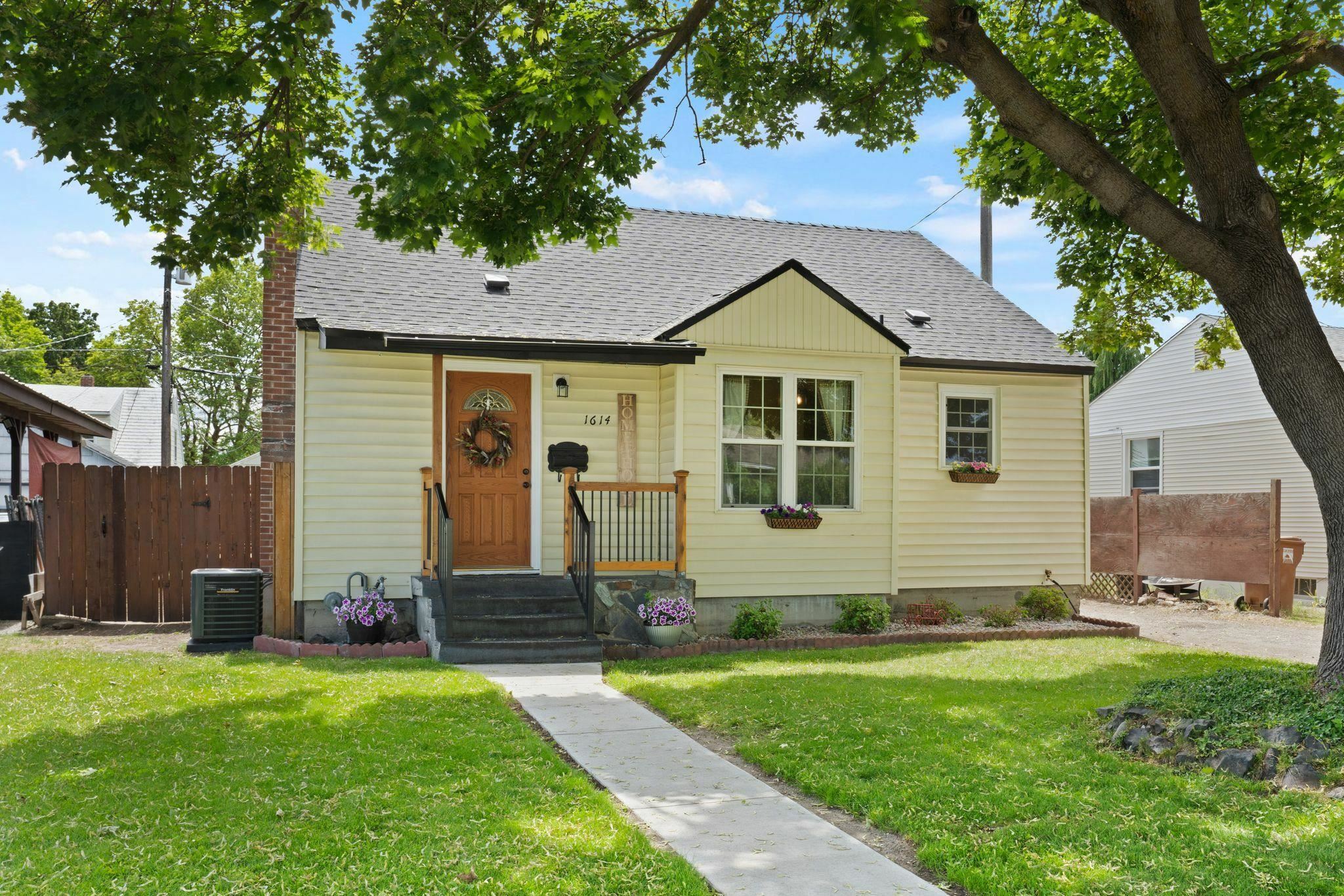 Property Photo: 1614 E Rich Ave WA 99207