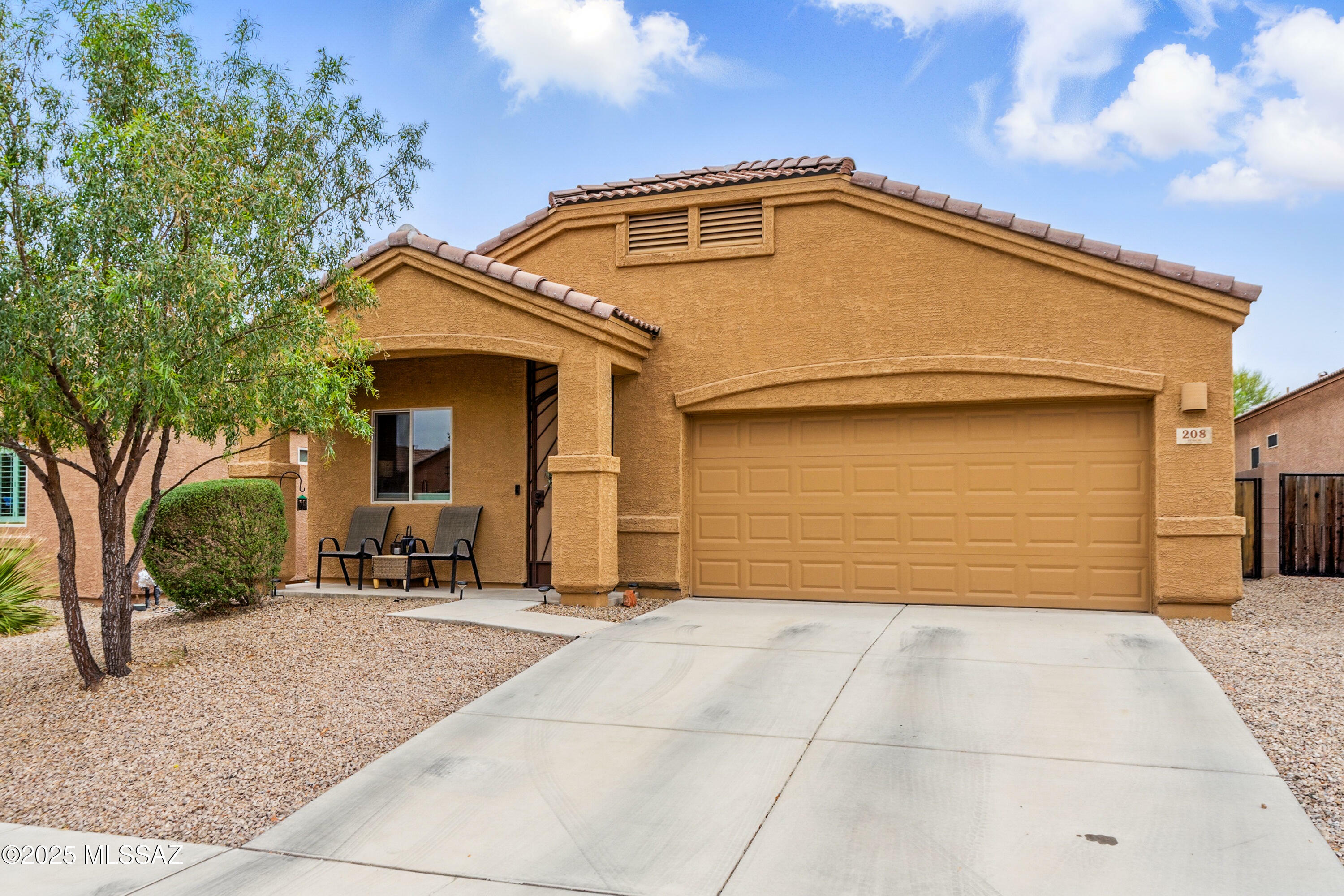 Property Photo: 208 E Calle Trona AZ 85614