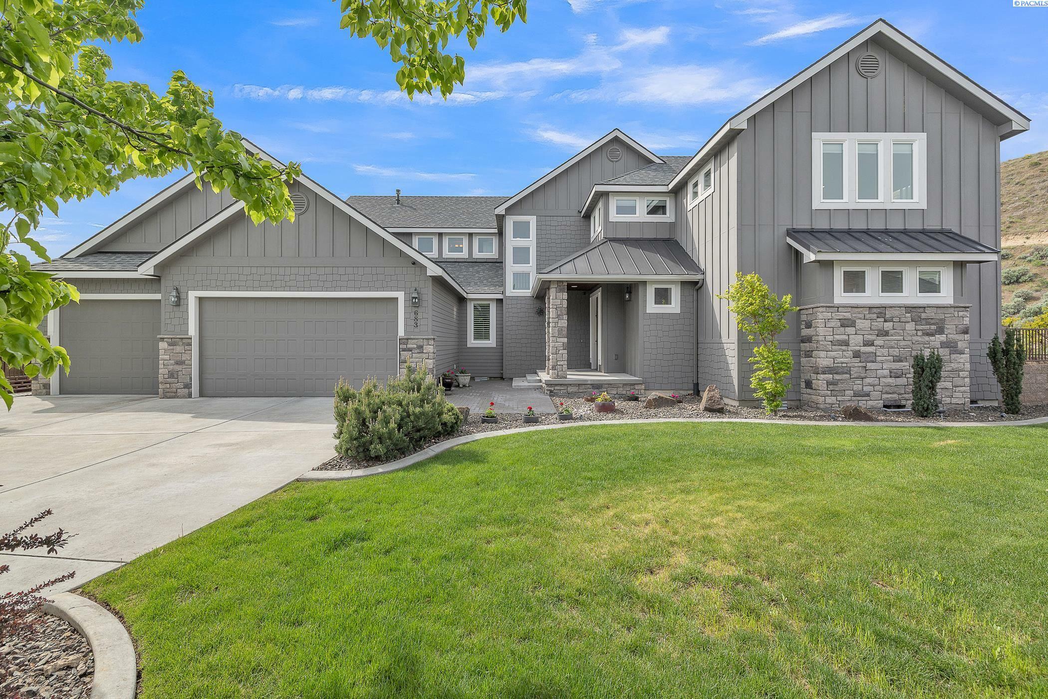 Property Photo: 683 Isola Vista Ct. WA 99352