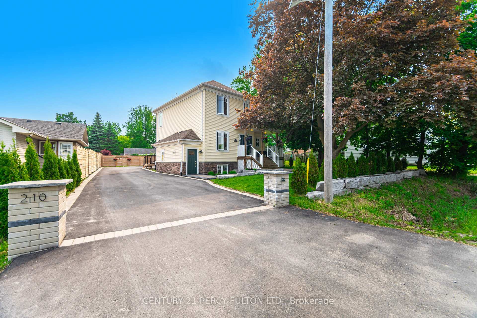 Photo de la propriété:  210 Main Street N  ON L7J 1W9 