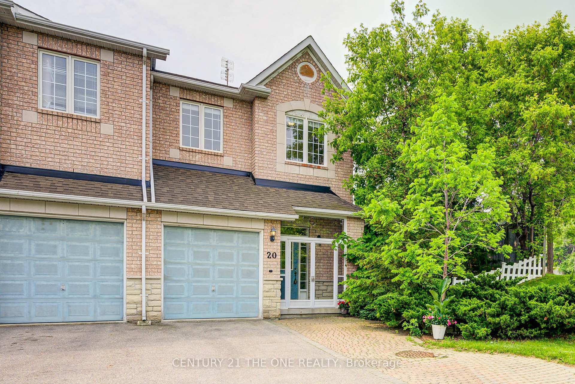 Property Photo: 20 Goldbrook Crescent ON L4S 1V4