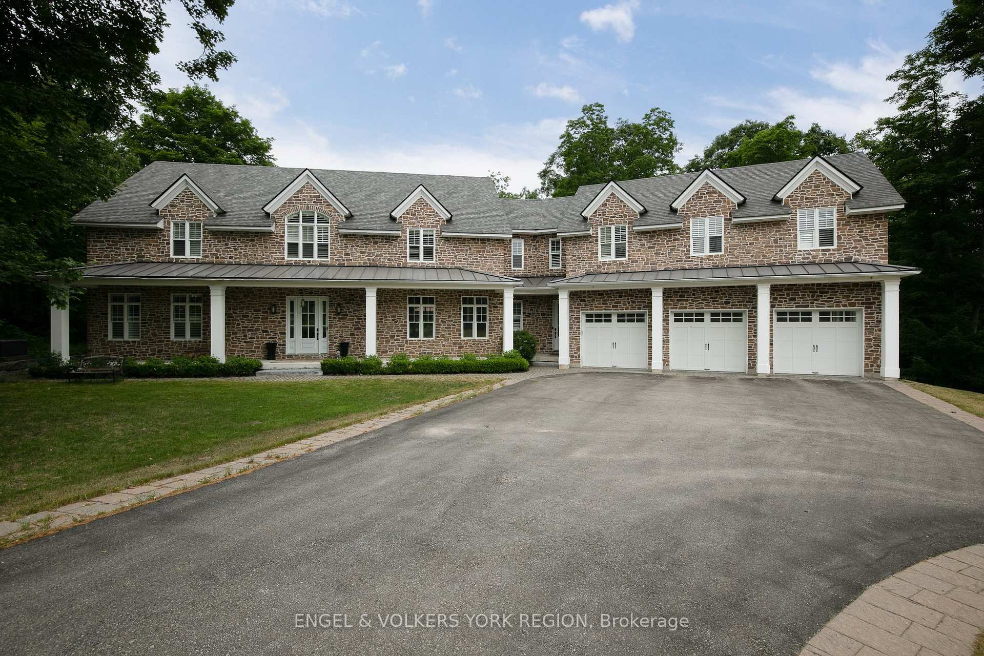 Property Photo: 16 Heron Boulevard ON L9X 0J1
