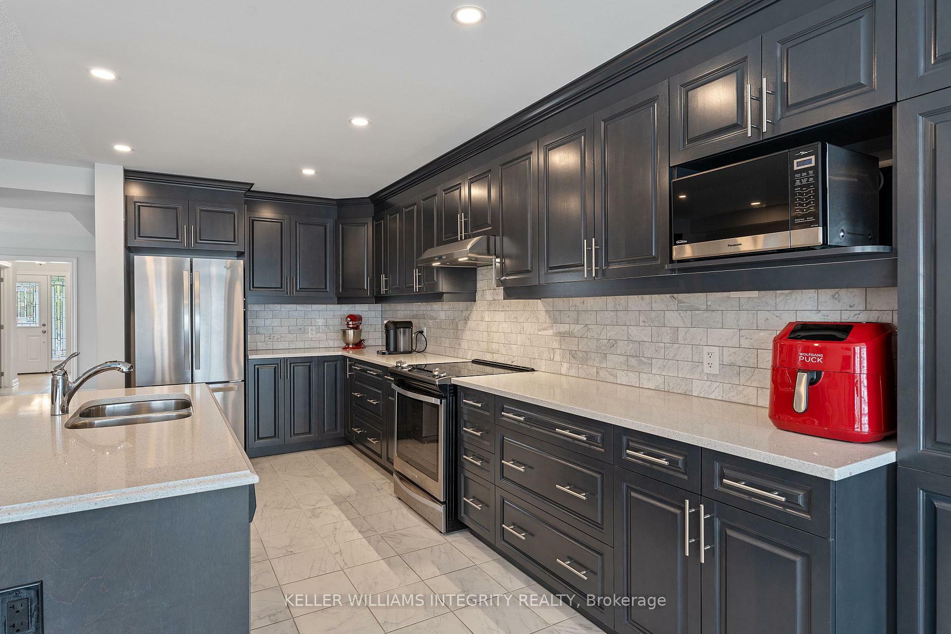 Property Photo: 322 Lipizzaner Street ON K2S 0X9