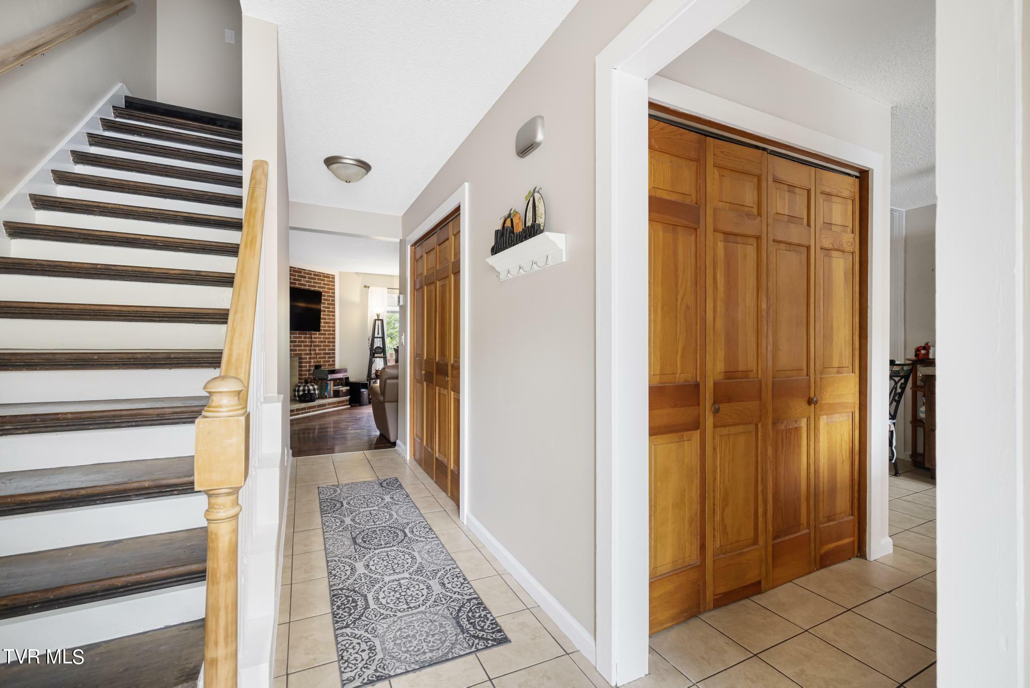 Property Photo: 605 Redstone Dr 24 TN 37620