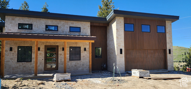Property Photo: 101 Crestview Cir UT 84098