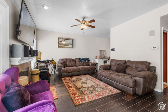 Property Photo: 7819 S Spruce Tree Ln UT 84094